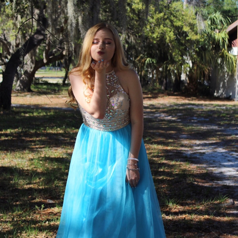 Prom dress 💕 READ DESCRIPTION FOR THE SIZING!